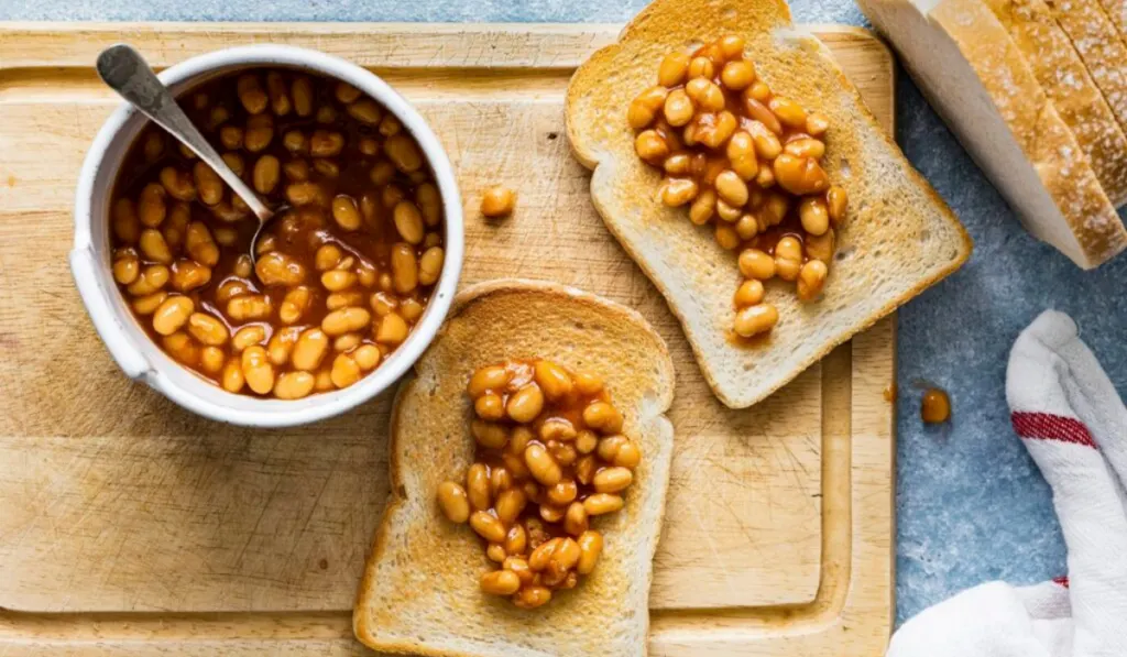 Baked beans on toast