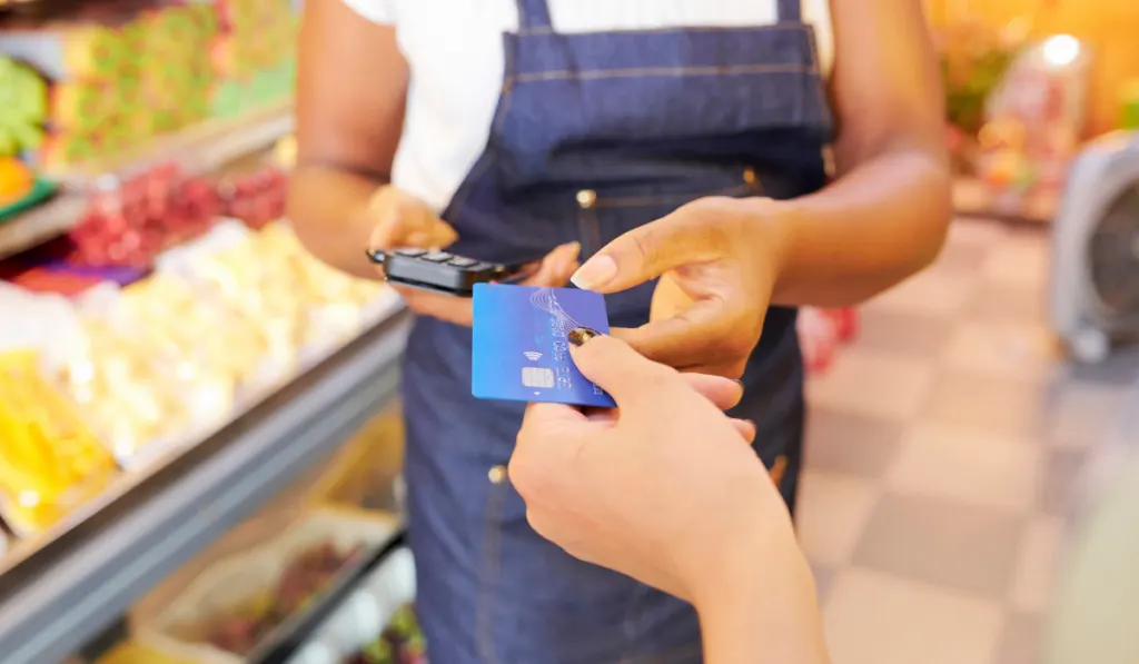 Customer paying with credit card
